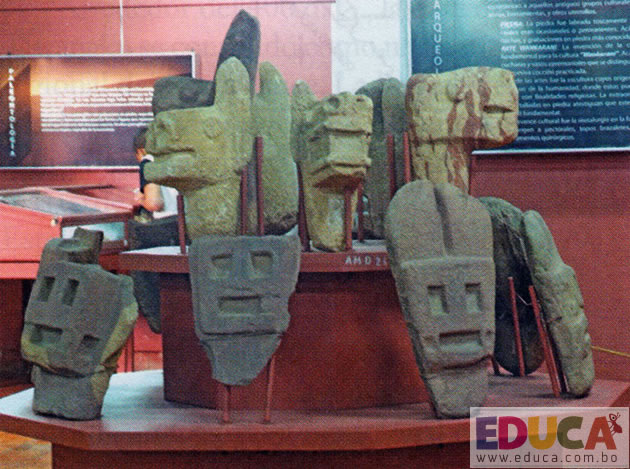 Representación escultórica de cabezas de camélidos - Museo López Rivas de la ciudad de Oruro